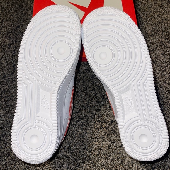 Nike women’s Air Force 1 - Picture 2 of 5